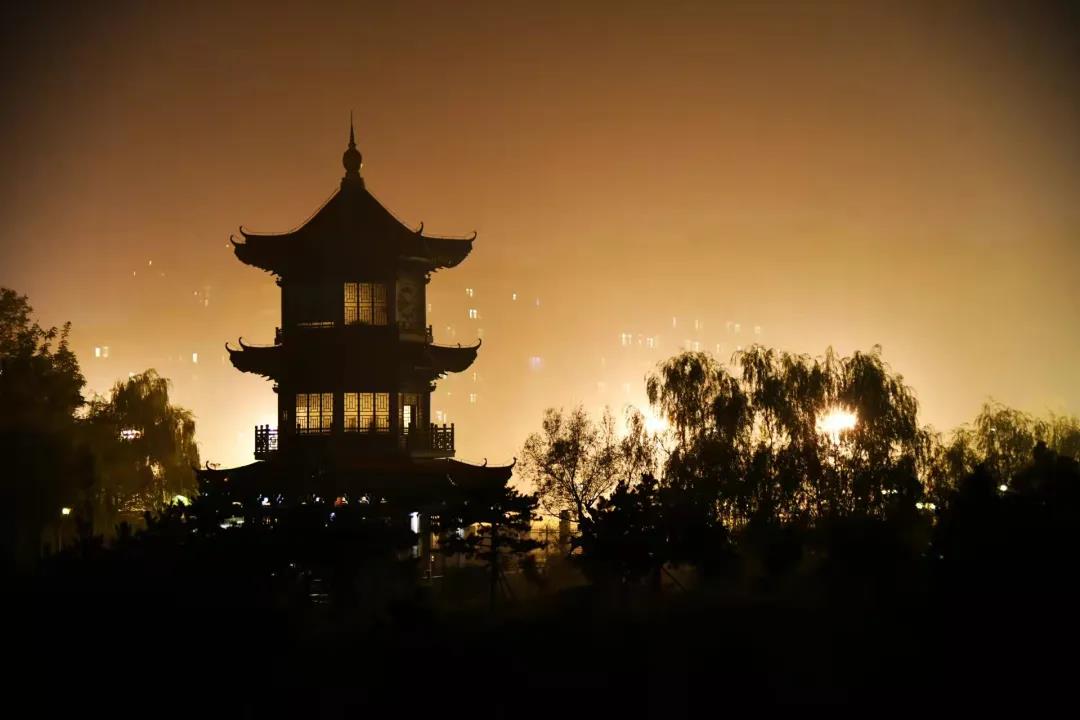 漫步寒冬校园，共赏汉师夜色