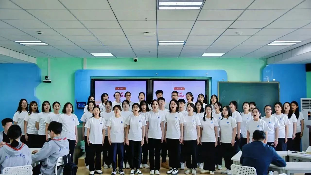 1F897