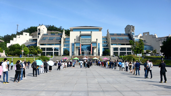 800余名教职工接受核酸检测结果均为正常-汉江师范学院
