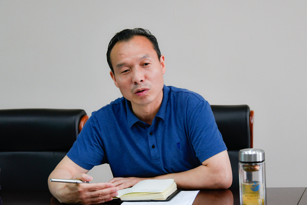 周明华首先介绍了校史馆建设的重要意义和紧迫性.