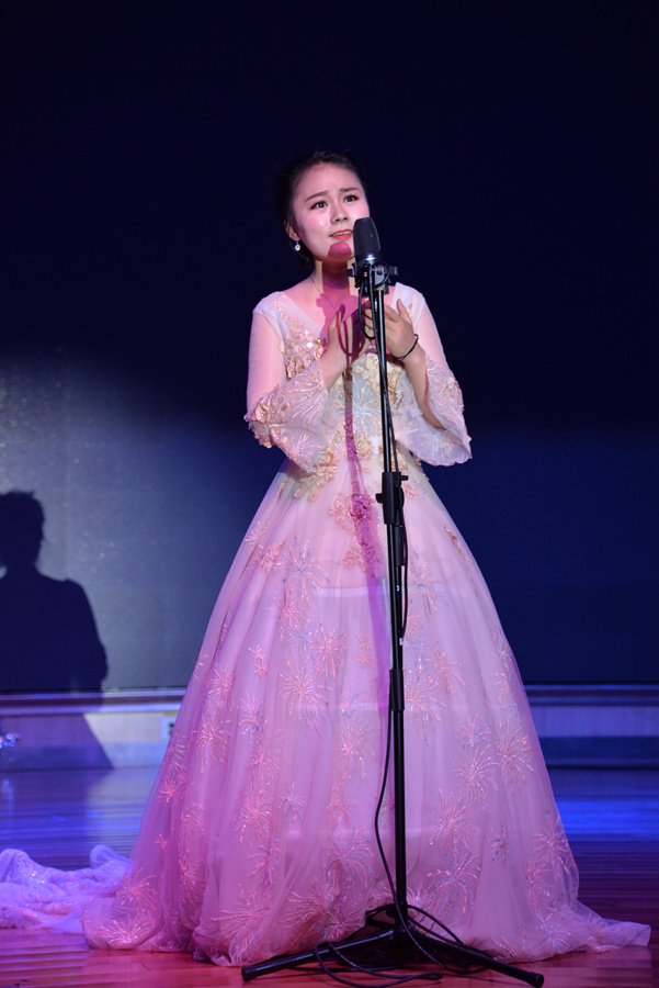 女声独唱《帕米尔我的家乡多么美》