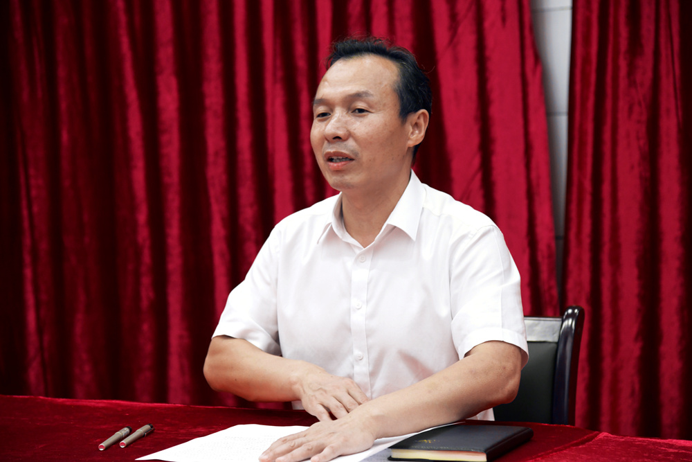 党委副书记周明华慰问并欢送新兵